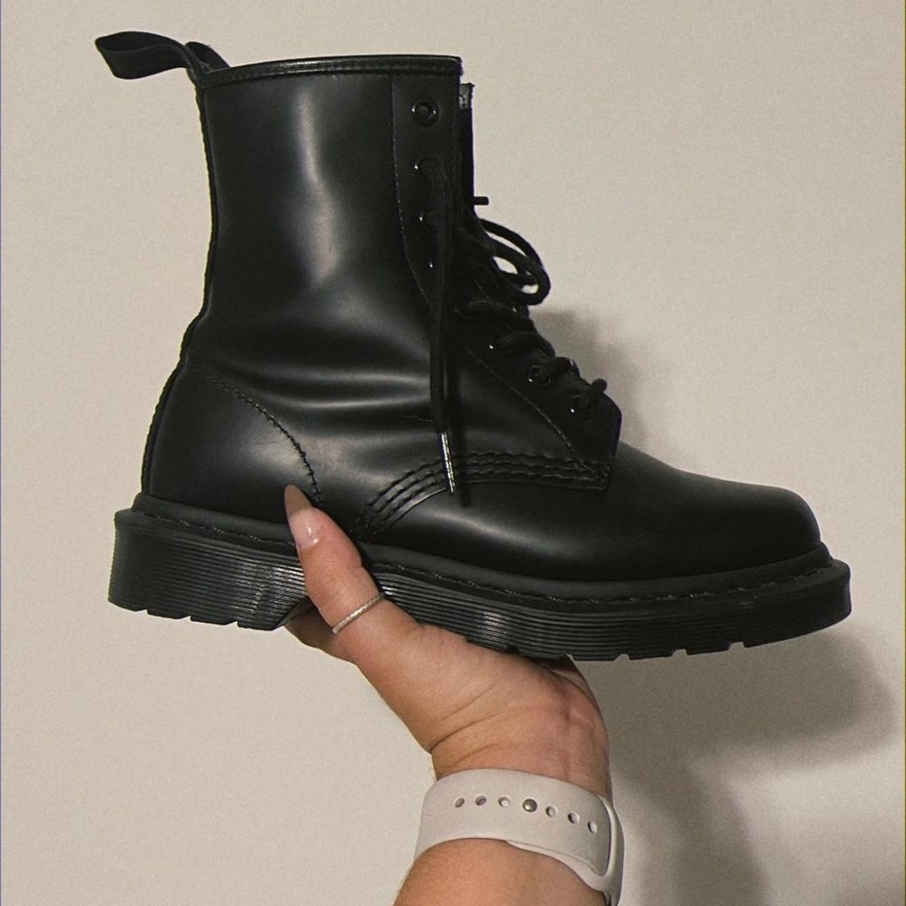 1460 Mono Boot Dr. Martens